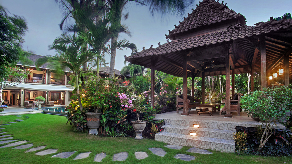 Villa Avalon Main House - Garden joglo